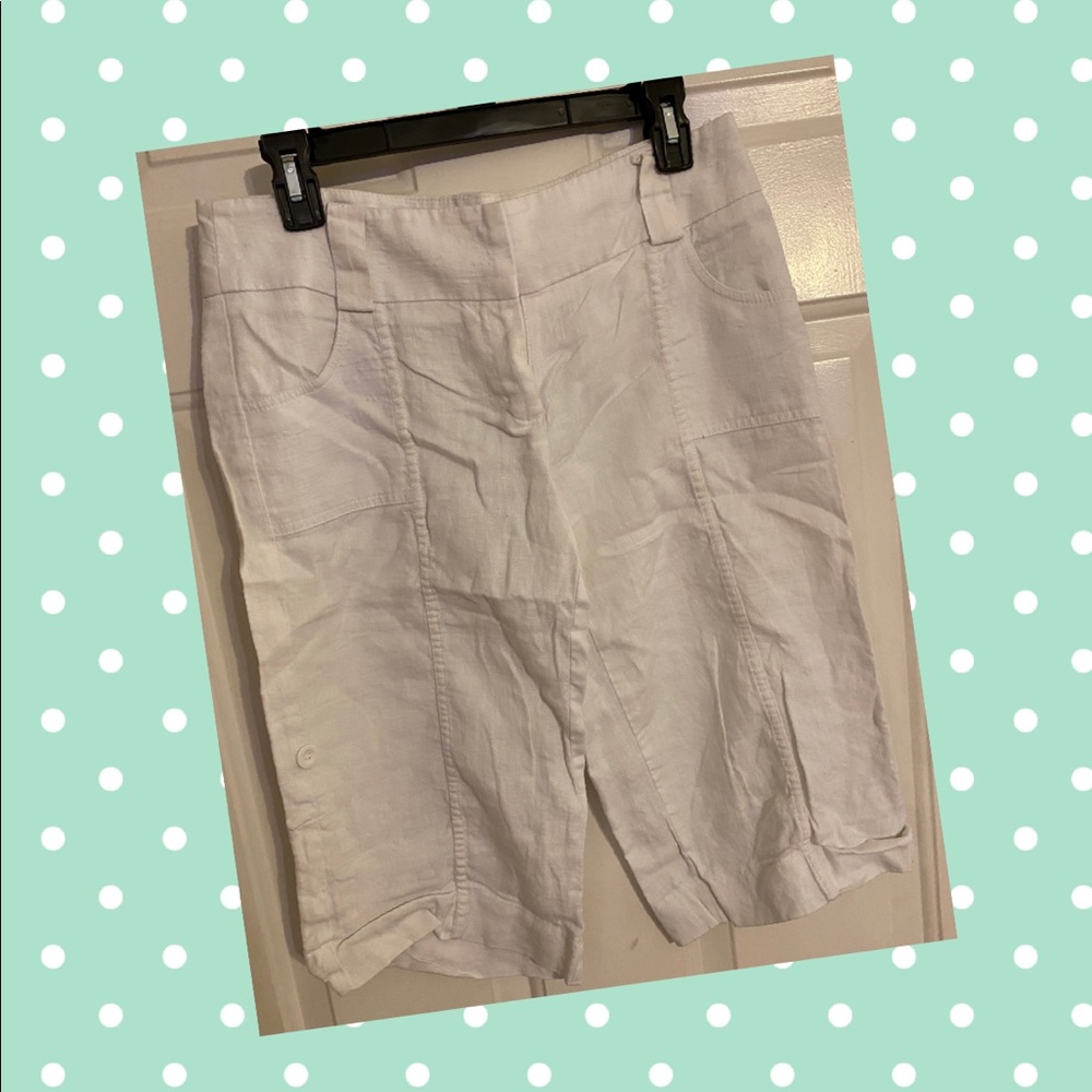 Women’s size 4 White and Black house Bermuda